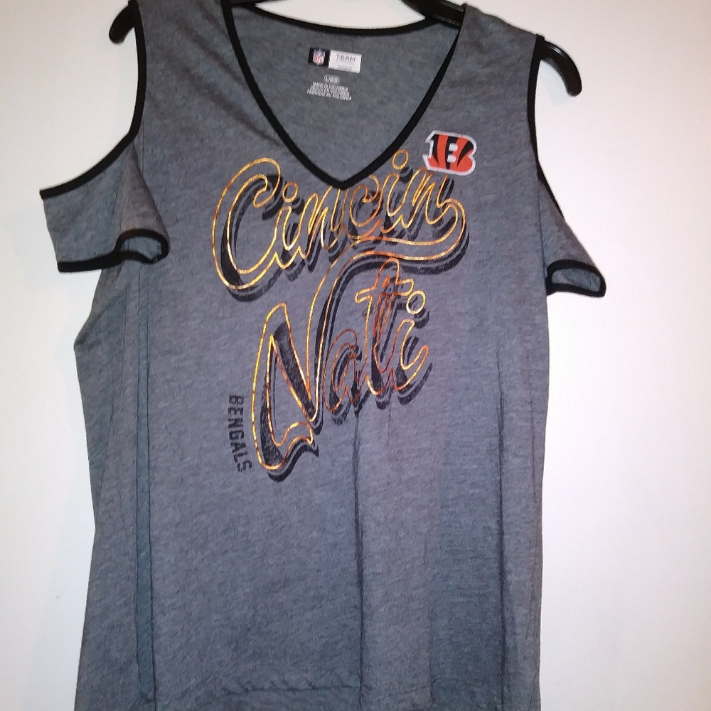 Team apparel top